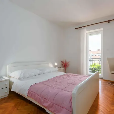 Holiday home In - Istrien 10330