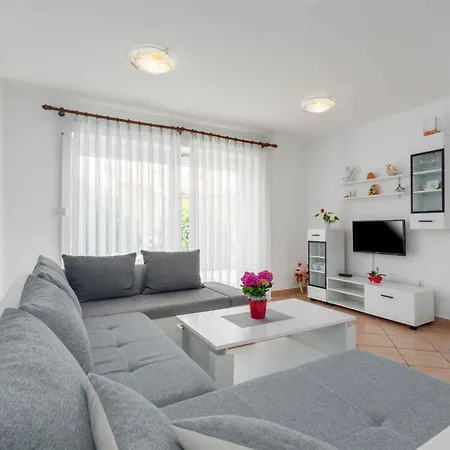 In - Istrien 10330 Holiday home Porec